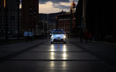 Observación realizada por agentes de policía del interior de la vivienda por medio de prismáticos en el curso de una investigación sin autorización judicial.