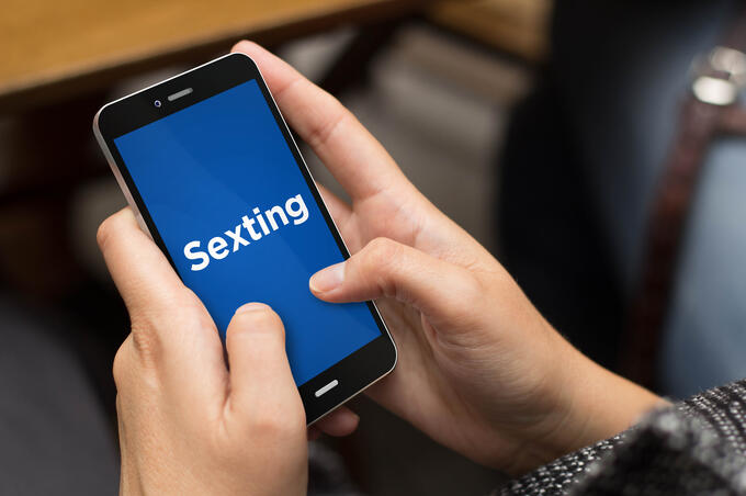 ¿Qué es el sexting y cómo proteger a tus hijos?
