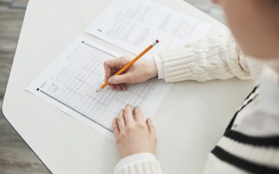 Absuelta de falsedad la alumna de medicina que alteró su examen durante la revisión